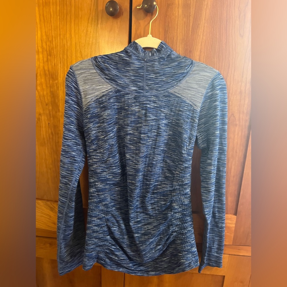 Beautiful women’s Athleta hooded running shirt